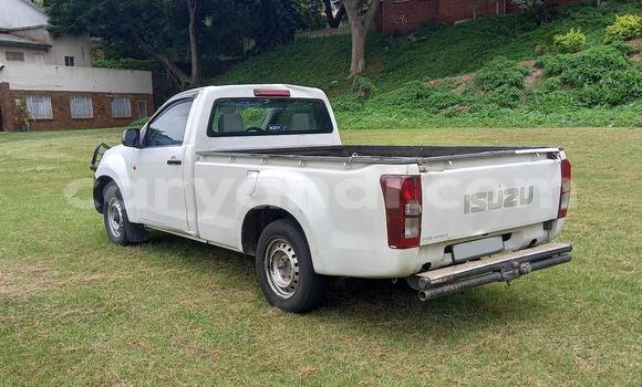 Tenga Tsaru Isuzu KB Chena Mota in Chilanga in Lusaka Tenga Tsaru Isuzu KB Chena Mota in Chilanga in Lusaka