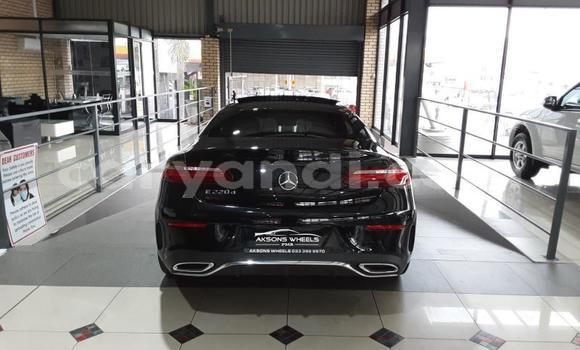 Nunua Ilio tumika Mercedes-Benz E-Classe Nyeusi Gari ndani ya Lusaka nchini Zambia Nunua Ilio tumika Mercedes-Benz E-Classe Nyeusi Gari ndani ya Lusaka nchini Zambia
