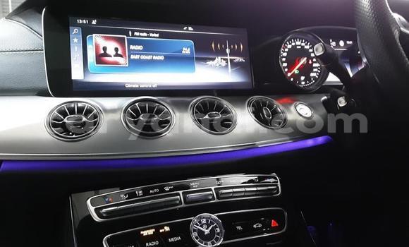 Nunua Ilio tumika Mercedes-Benz E-Classe Nyeusi Gari ndani ya Lusaka nchini Zambia Nunua Ilio tumika Mercedes-Benz E-Classe Nyeusi Gari ndani ya Lusaka nchini Zambia