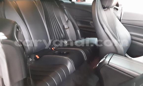 Nunua Ilio tumika Mercedes-Benz E-Classe Nyeusi Gari ndani ya Lusaka nchini Zambia Nunua Ilio tumika Mercedes-Benz E-Classe Nyeusi Gari ndani ya Lusaka nchini Zambia