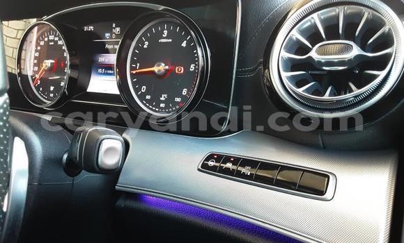 Nunua Ilio tumika Mercedes-Benz E-Classe Nyeusi Gari ndani ya Lusaka nchini Zambia Nunua Ilio tumika Mercedes-Benz E-Classe Nyeusi Gari ndani ya Lusaka nchini Zambia