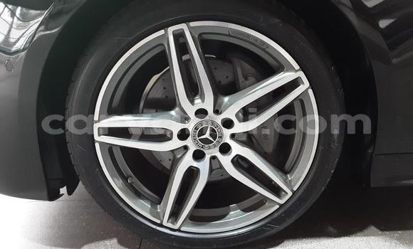 Nunua Ilio tumika Mercedes-Benz E-Classe Nyeusi Gari ndani ya Lusaka nchini Zambia Nunua Ilio tumika Mercedes-Benz E-Classe Nyeusi Gari ndani ya Lusaka nchini Zambia