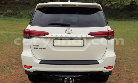 Acheter Occasion Voiture Toyota Hilux Blanc à Lusaka, Zambie Acheter Occasion Voiture Toyota Hilux Blanc à Lusaka, Zambie