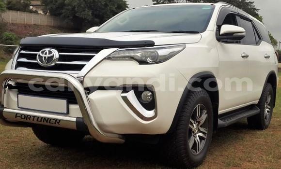 Acheter Occasion Voiture Toyota Hilux Blanc à Lusaka, Zambie Acheter Occasion Voiture Toyota Hilux Blanc à Lusaka, Zambie