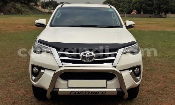Acheter Occasion Voiture Toyota Hilux Blanc à Lusaka, Zambie Acheter Occasion Voiture Toyota Hilux Blanc à Lusaka, Zambie