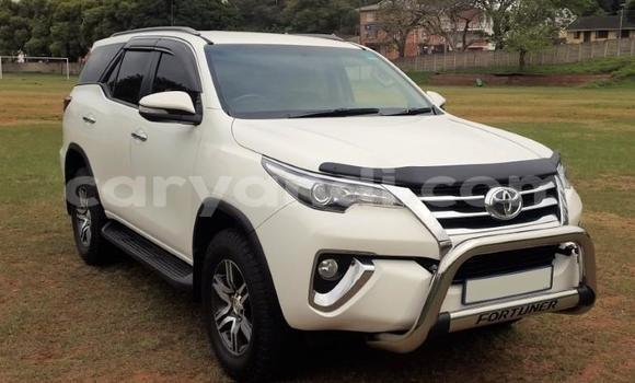 Acheter Occasion Voiture Toyota Hilux Blanc à Lusaka, Zambie Acheter Occasion Voiture Toyota Hilux Blanc à Lusaka, Zambie
