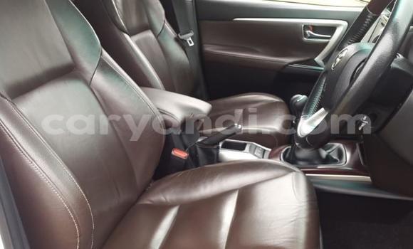 Acheter Occasion Voiture Toyota Hilux Blanc à Lusaka, Zambie Acheter Occasion Voiture Toyota Hilux Blanc à Lusaka, Zambie