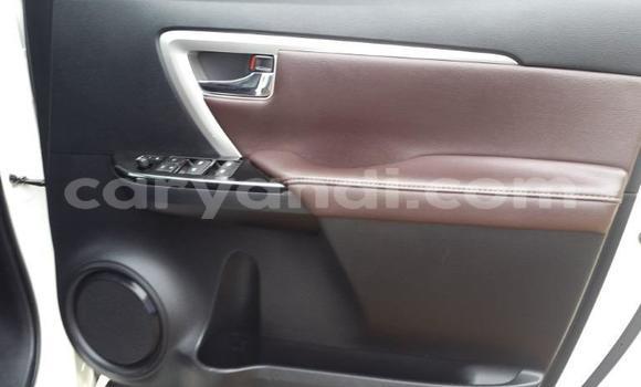 Acheter Occasion Voiture Toyota Hilux Blanc à Lusaka, Zambie Acheter Occasion Voiture Toyota Hilux Blanc à Lusaka, Zambie