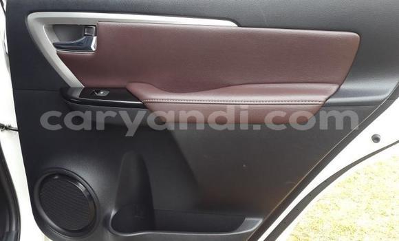 Acheter Occasion Voiture Toyota Hilux Blanc à Lusaka, Zambie Acheter Occasion Voiture Toyota Hilux Blanc à Lusaka, Zambie