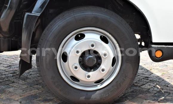 Buy Used Hino 300 Series White Truck in Chilanga in Lusaka Buy Used Hino 300 Series White Truck in Chilanga in Lusaka