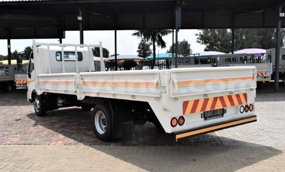 Buy Used Hino 300 Series White Truck in Chilanga in Lusaka Buy Used Hino 300 Series White Truck in Chilanga in Lusaka
