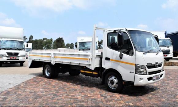 Buy Used Hino 300 Series White Truck in Chilanga in Lusaka Buy Used Hino 300 Series White Truck in Chilanga in Lusaka