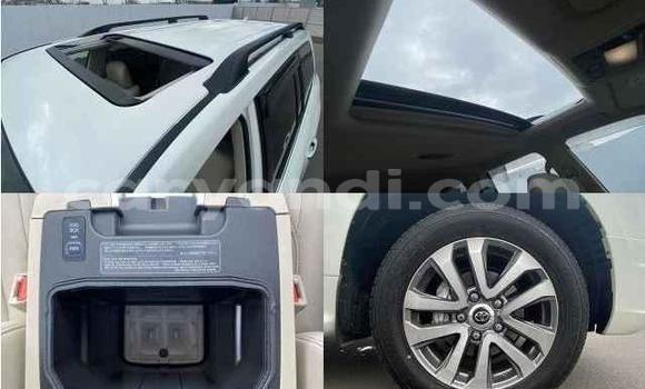 Acheter Import Voiture Toyota Land Cruiser Blanc à Lusaka, Zambie Acheter Import Voiture Toyota Land Cruiser Blanc à Lusaka, Zambie