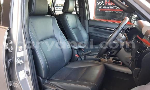 Acheter Occasion Voiture Toyota Hilux Gris à Lusaka, Zambie Acheter Occasion Voiture Toyota Hilux Gris à Lusaka, Zambie