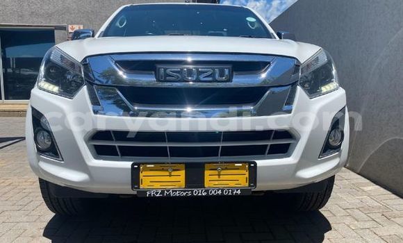 Buy Used Isuzu D–MAX White Car in Lusaka in Zambia Buy Used Isuzu D–MAX White Car in Lusaka in Zambia