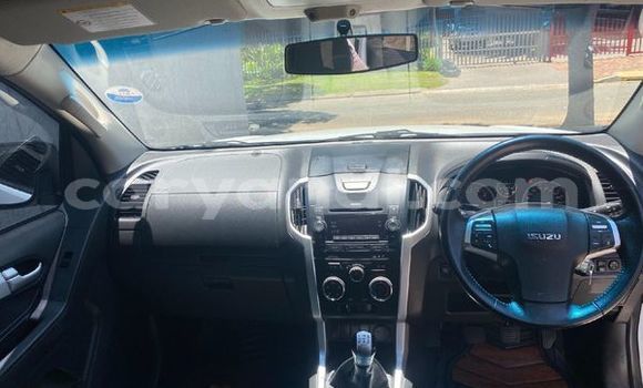 Buy Used Isuzu D–MAX White Car in Lusaka in Zambia Buy Used Isuzu D–MAX White Car in Lusaka in Zambia