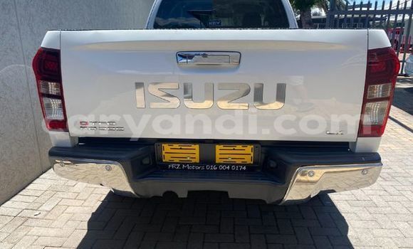 Buy Used Isuzu D–MAX White Car in Lusaka in Zambia Buy Used Isuzu D–MAX White Car in Lusaka in Zambia