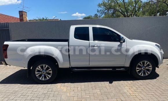 Buy Used Isuzu D–MAX White Car in Lusaka in Zambia Buy Used Isuzu D–MAX White Car in Lusaka in Zambia