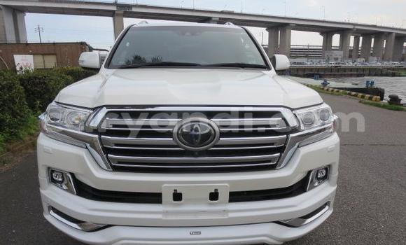 Buy Import Toyota Land Cruiser White Car in Lusaka in Zambia Buy Import Toyota Land Cruiser White Car in Lusaka in Zambia
