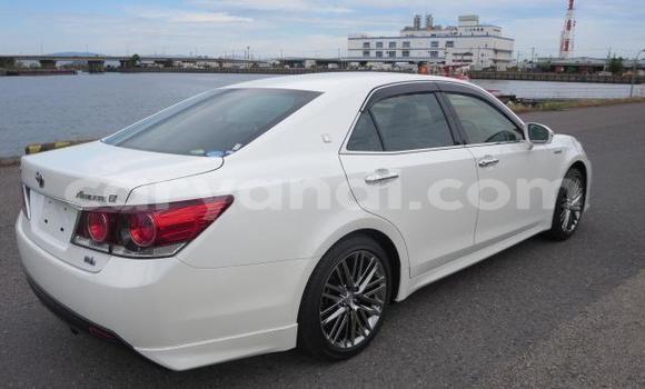 Buy Used Toyota Crown White Car in Chilanga in Lusaka Buy Used Toyota Crown White Car in Chilanga in Lusaka