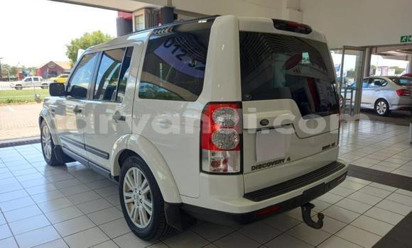 Tenga Tsaru Land Rover Discovery Chena Mota in Livingstone in Zambia Tenga Tsaru Land Rover Discovery Chena Mota in Livingstone in Zambia