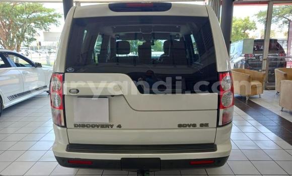 Tenga Tsaru Land Rover Discovery Chena Mota in Livingstone in Zambia Tenga Tsaru Land Rover Discovery Chena Mota in Livingstone in Zambia