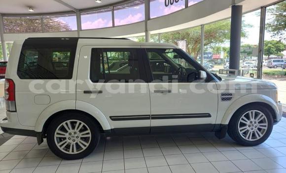 Tenga Tsaru Land Rover Discovery Chena Mota in Livingstone in Zambia Tenga Tsaru Land Rover Discovery Chena Mota in Livingstone in Zambia