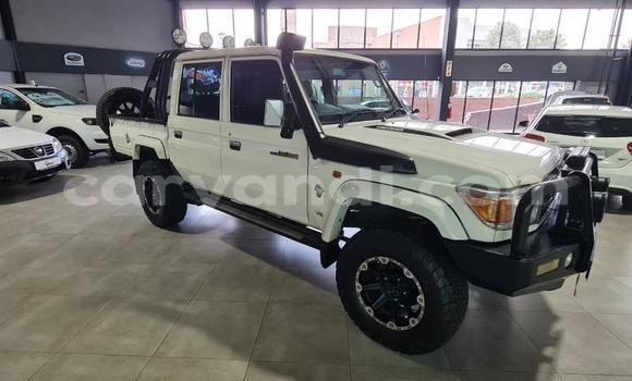 Buy Used Toyota Land Cruiser White Car in Lusaka in Zambia Buy Used Toyota Land Cruiser White Car in Lusaka in Zambia