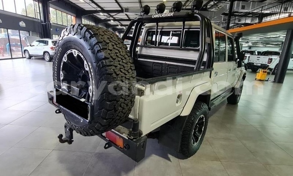 Buy Used Toyota Land Cruiser White Car in Lusaka in Zambia Buy Used Toyota Land Cruiser White Car in Lusaka in Zambia