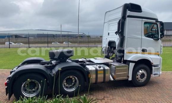 Buy Used Mercedes–Benz 2644 White Truck in Lusaka in Zambia Buy Used Mercedes–Benz 2644 White Truck in Lusaka in Zambia