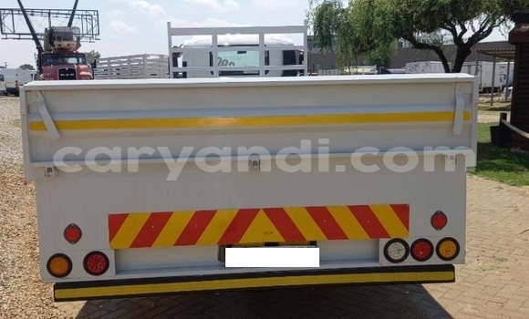 Nunua Ilio tumika Isuzu FTR 850 Nyeupe Lori ndani ya Kabwe nchini Zambia Nunua Ilio tumika Isuzu FTR 850 Nyeupe Lori ndani ya Kabwe nchini Zambia