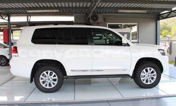 Buy Used Toyota Land Cruiser White Car in Livingstone in Zambia Buy Used Toyota Land Cruiser White Car in Livingstone in Zambia