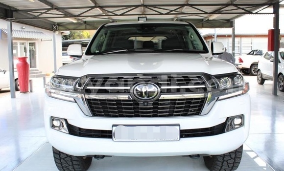 Buy Used Toyota Land Cruiser White Car in Livingstone in Zambia Buy Used Toyota Land Cruiser White Car in Livingstone in Zambia