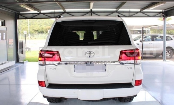 Buy Used Toyota Land Cruiser White Car in Livingstone in Zambia Buy Used Toyota Land Cruiser White Car in Livingstone in Zambia