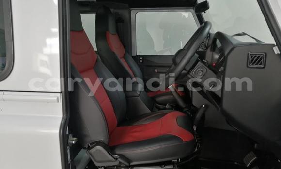 Acheter Occasion Voiture Land Rover Defender Blanc à Lusaka, Zambie Acheter Occasion Voiture Land Rover Defender Blanc à Lusaka, Zambie