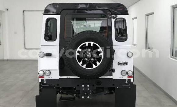 Acheter Occasion Voiture Land Rover Defender Blanc à Lusaka, Zambie Acheter Occasion Voiture Land Rover Defender Blanc à Lusaka, Zambie