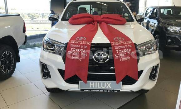 Buy Used Toyota Hilux White Car in Chilanga in Lusaka Buy Used Toyota Hilux White Car in Chilanga in Lusaka