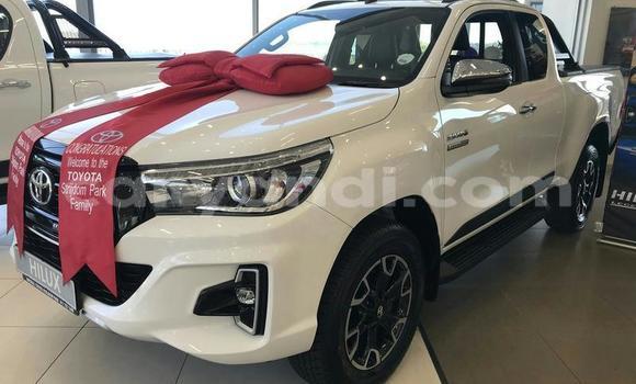 Buy Used Toyota Hilux White Car in Chilanga in Lusaka Buy Used Toyota Hilux White Car in Chilanga in Lusaka