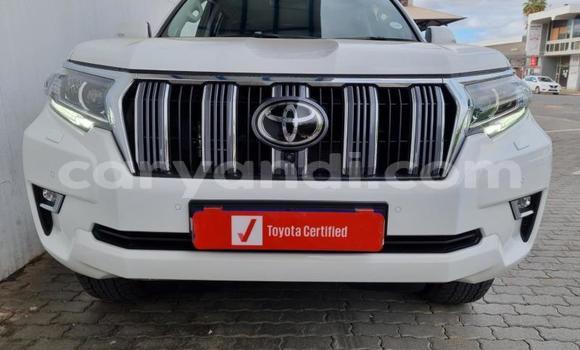 Acheter Occasion Voiture Toyota Land Cruiser Prado Blanc à Lusaka, Zambie Acheter Occasion Voiture Toyota Land Cruiser Prado Blanc à Lusaka, Zambie