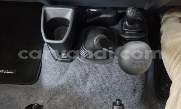 Acheter Occasion Voiture Toyota Land Cruiser Blanc à Lusaka, Zambie Acheter Occasion Voiture Toyota Land Cruiser Blanc à Lusaka, Zambie