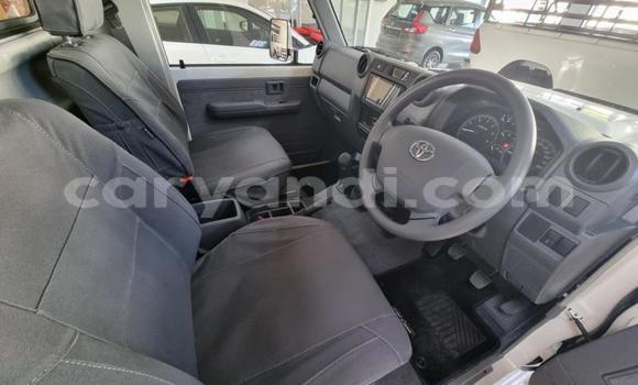 Acheter Occasion Voiture Toyota Land Cruiser Blanc à Lusaka, Zambie Acheter Occasion Voiture Toyota Land Cruiser Blanc à Lusaka, Zambie
