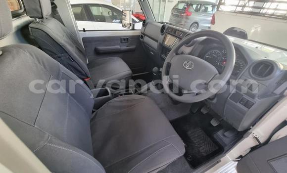 Acheter Occasion Voiture Toyota Land Cruiser Blanc à Lusaka, Zambie Acheter Occasion Voiture Toyota Land Cruiser Blanc à Lusaka, Zambie