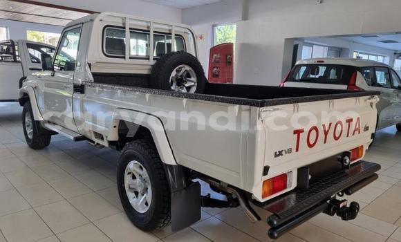 Acheter Occasion Voiture Toyota Land Cruiser Blanc à Lusaka, Zambie Acheter Occasion Voiture Toyota Land Cruiser Blanc à Lusaka, Zambie