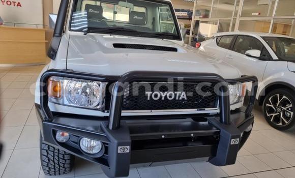 Acheter Occasion Voiture Toyota Land Cruiser Blanc à Lusaka, Zambie Acheter Occasion Voiture Toyota Land Cruiser Blanc à Lusaka, Zambie