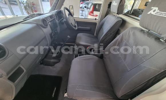 Acheter Occasion Voiture Toyota Land Cruiser Blanc à Lusaka, Zambie Acheter Occasion Voiture Toyota Land Cruiser Blanc à Lusaka, Zambie