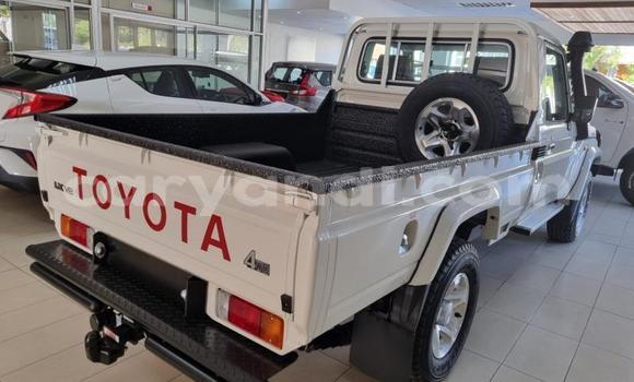 Acheter Occasion Voiture Toyota Land Cruiser Blanc à Lusaka, Zambie Acheter Occasion Voiture Toyota Land Cruiser Blanc à Lusaka, Zambie