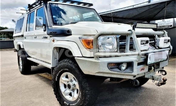 Acheter Occasion Voiture Toyota Land Cruiser Blanc à Livingstone, Zambie