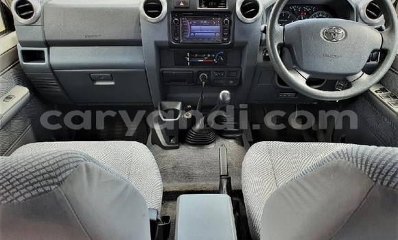Acheter Occasion Voiture Toyota Land Cruiser Blanc à Livingstone, Zambie Acheter Occasion Voiture Toyota Land Cruiser Blanc à Livingstone, Zambie