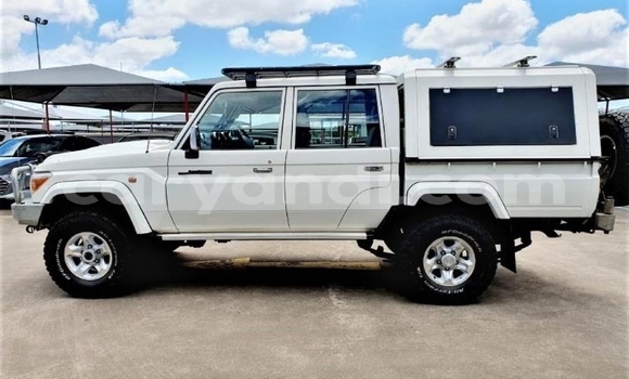 Acheter Occasion Voiture Toyota Land Cruiser Blanc à Livingstone, Zambie Acheter Occasion Voiture Toyota Land Cruiser Blanc à Livingstone, Zambie