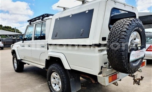 Acheter Occasion Voiture Toyota Land Cruiser Blanc à Livingstone, Zambie Acheter Occasion Voiture Toyota Land Cruiser Blanc à Livingstone, Zambie